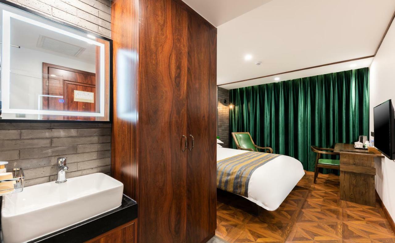 Nostalgia Hotel Near Prince Gong'S Mansion- Beihai Park, Tian'Anmen Square, Nanluoguxiang Hutong, Huguosi Hutong Snack Street, 5 Minutes Walk Away From Ping'Anli Subway Station, Free Ice Cream And Laundry Service,English Communication Well بكين المظهر الخارجي الصورة