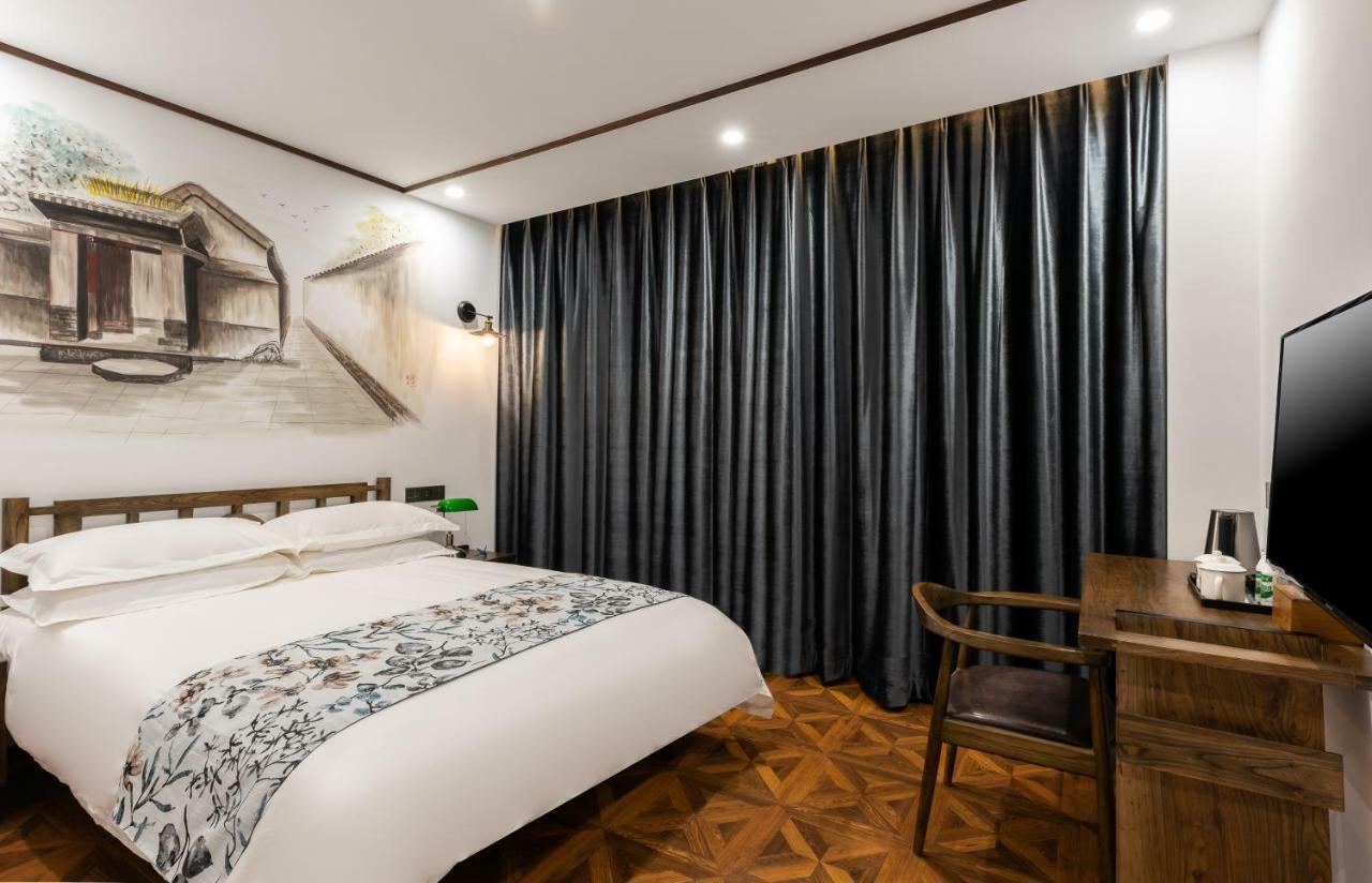 Nostalgia Hotel Near Prince Gong'S Mansion- Beihai Park, Tian'Anmen Square, Nanluoguxiang Hutong, Huguosi Hutong Snack Street, 5 Minutes Walk Away From Ping'Anli Subway Station, Free Ice Cream And Laundry Service,English Communication Well بكين المظهر الخارجي الصورة