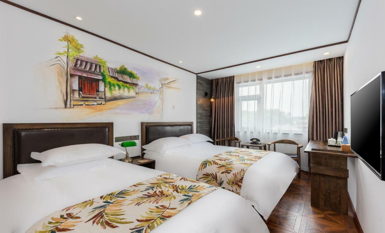 Nostalgia Hotel Near Prince Gong'S Mansion- Beihai Park, Tian'Anmen Square, Nanluoguxiang Hutong, Huguosi Hutong Snack Street, 5 Minutes Walk Away From Ping'Anli Subway Station, Free Ice Cream And Laundry Service,English Communication Well بكين المظهر الخارجي الصورة
