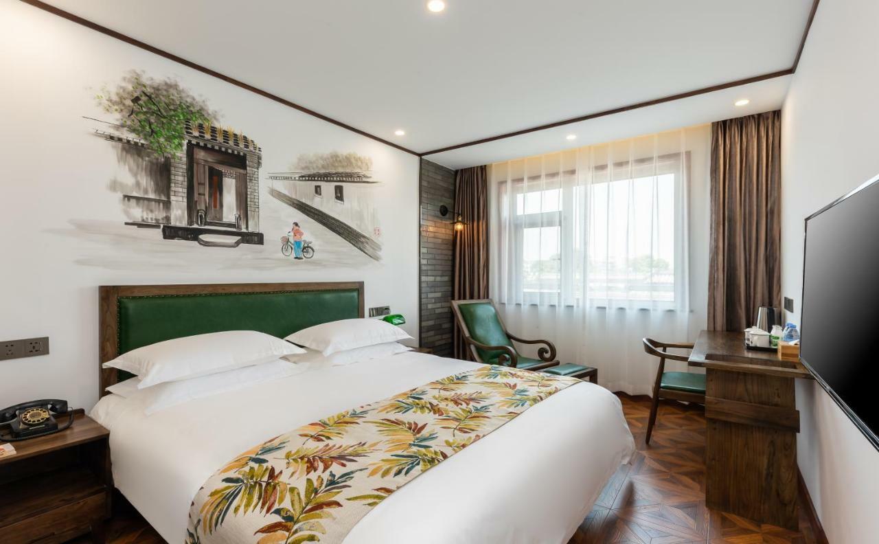 Nostalgia Hotel Near Prince Gong'S Mansion- Beihai Park, Tian'Anmen Square, Nanluoguxiang Hutong, Huguosi Hutong Snack Street, 5 Minutes Walk Away From Ping'Anli Subway Station, Free Ice Cream And Laundry Service,English Communication Well بكين المظهر الخارجي الصورة