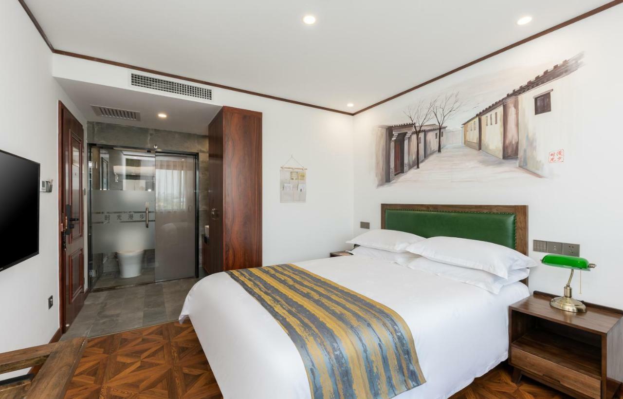 Nostalgia Hotel Near Prince Gong'S Mansion- Beihai Park, Tian'Anmen Square, Nanluoguxiang Hutong, Huguosi Hutong Snack Street, 5 Minutes Walk Away From Ping'Anli Subway Station, Free Ice Cream And Laundry Service,English Communication Well بكين المظهر الخارجي الصورة