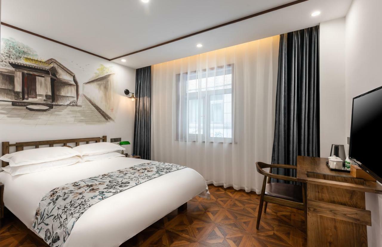 Nostalgia Hotel Near Prince Gong'S Mansion- Beihai Park, Tian'Anmen Square, Nanluoguxiang Hutong, Huguosi Hutong Snack Street, 5 Minutes Walk Away From Ping'Anli Subway Station, Free Ice Cream And Laundry Service,English Communication Well بكين المظهر الخارجي الصورة