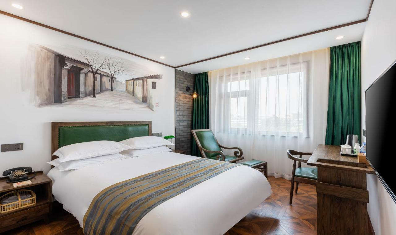 Nostalgia Hotel Near Prince Gong'S Mansion- Beihai Park, Tian'Anmen Square, Nanluoguxiang Hutong, Huguosi Hutong Snack Street, 5 Minutes Walk Away From Ping'Anli Subway Station, Free Ice Cream And Laundry Service,English Communication Well بكين المظهر الخارجي الصورة