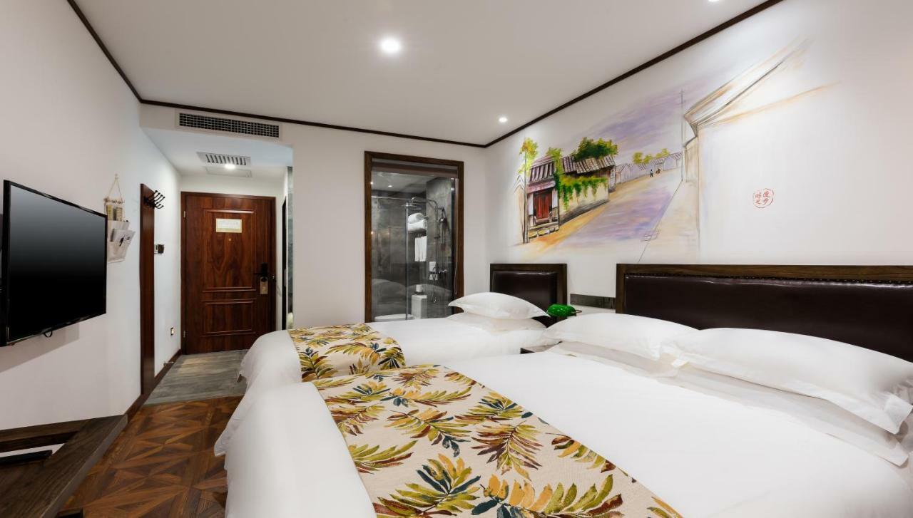 Nostalgia Hotel Near Prince Gong'S Mansion- Beihai Park, Tian'Anmen Square, Nanluoguxiang Hutong, Huguosi Hutong Snack Street, 5 Minutes Walk Away From Ping'Anli Subway Station, Free Ice Cream And Laundry Service,English Communication Well بكين المظهر الخارجي الصورة